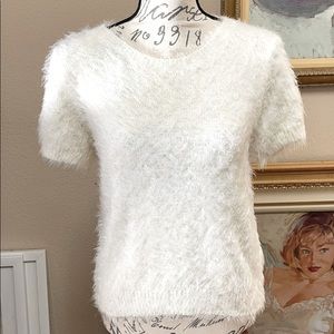FOREVER 21 White eyelash sweater. Size L. EUC.